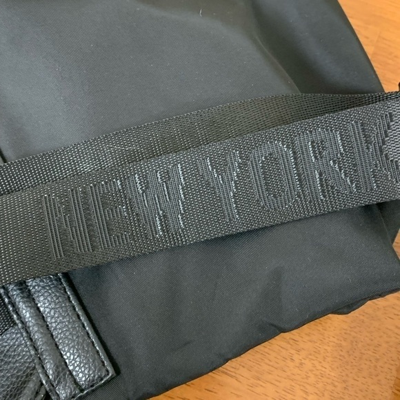 Botkier trigger mini backpack black NEW - Picture 4 of 4